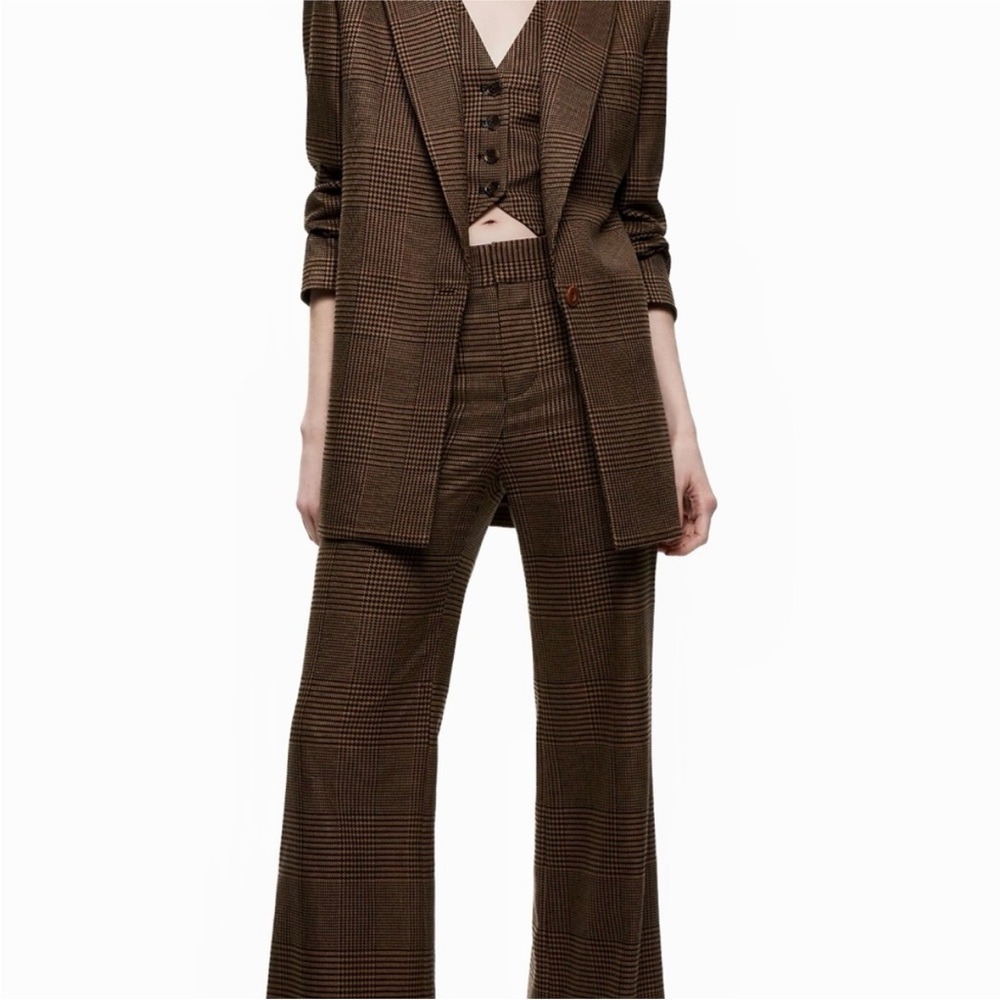 Alice + Olivia Colley Strong Shoulder Blazer - Picture 10 of 12